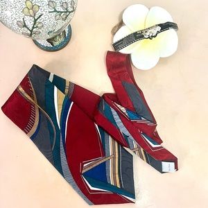 Vintage Pierre Cardin all silk men’s tie Excellent condition. Multicolor.